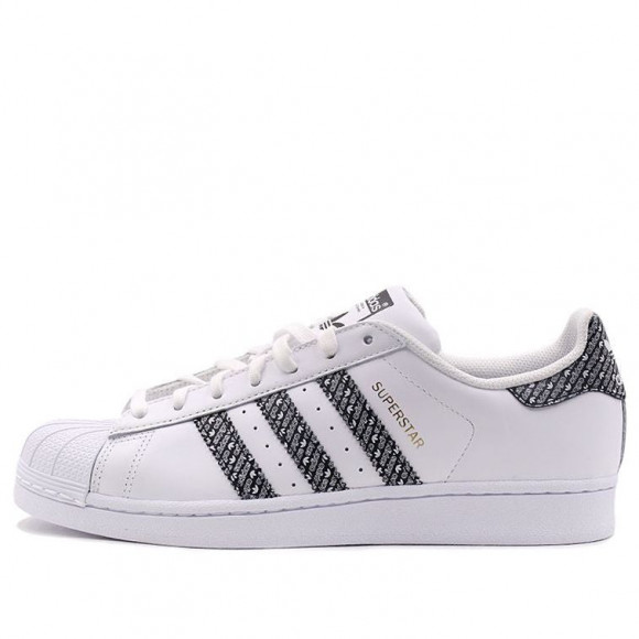 medio Oportuno Bombero Adidas Shows Patrick Mahomes is the Ultimate Competitor in This Super Bowl  Ad - Adidas originals Superstar Cozy Wear - Resistant Skate Shoes White  Unisex