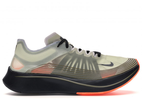 nike running zoom fly sp trainers in grey