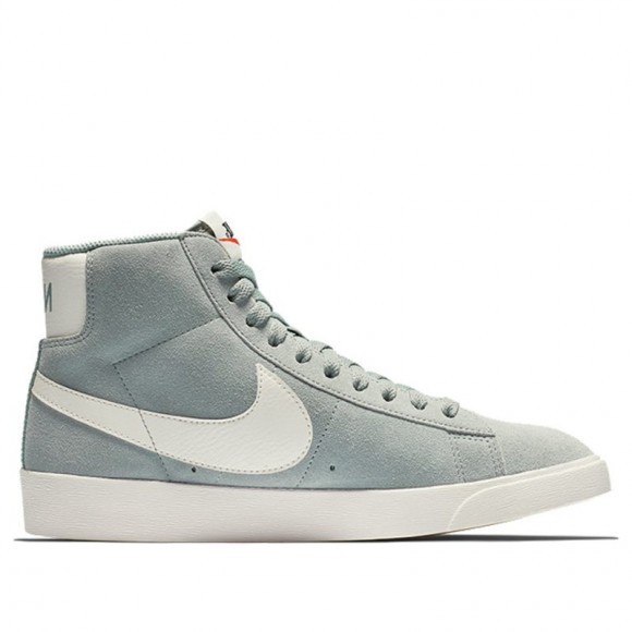 nike stretch sneakers