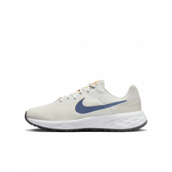 Nike Revolution 6 Older Kids' Road Running Shoes - White - DD1096-100
