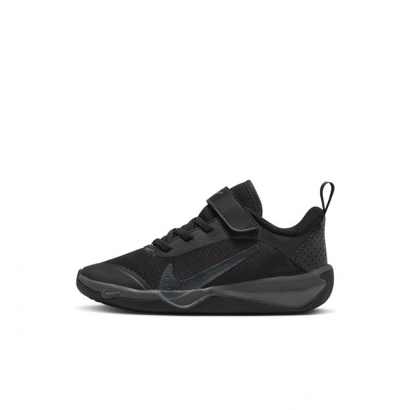 Nike Omni Multi-Court Schuh für jüngere Kinder - Schwarz - DM9026-001
