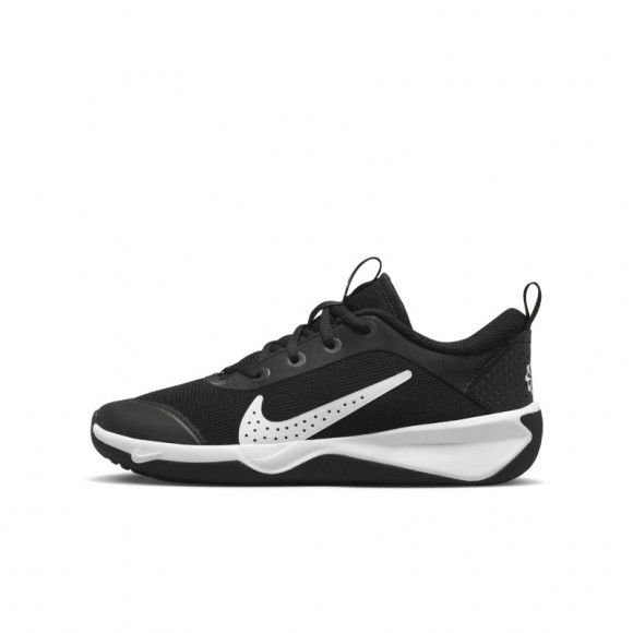 Buty do biegania po asfalcie dla dużych dzieci Nike Omni Multi-Court - Czerń - DM9027-002