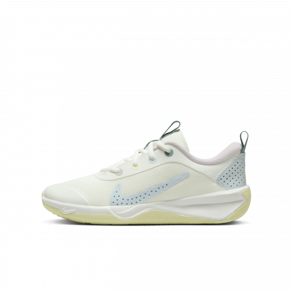 Nike Omni Multi-Court Older Kids' Indoor Court Shoes - White - DM9027-101