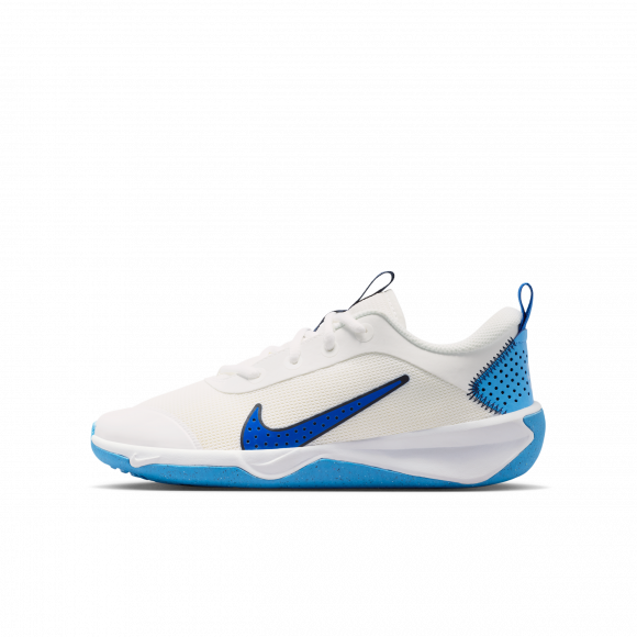Nike Omni Multi-Court-sko til større børn (indendørs/bane) - hvid - DM9027-108