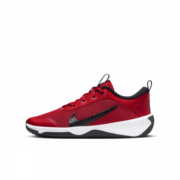 Nike Omni Multi-Court Hallenschuh für ältere Kinder - Rot - DM9027-601