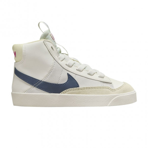 Nike Blazer Roam Mid Women's Winterized Shoes - Black Nike Blazer Roam Mid Women's Winterized Shoes - Black