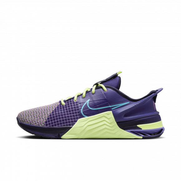 Nike Metcon 8 FlyEase-træningssko til mænd. Det er nemt at tage skoene af og på. - lilla - FD0457-500