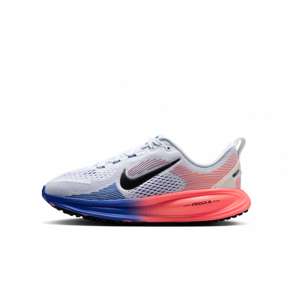 Nike Vomero 18-løbesko til vej til større børn - hvid - HQ2157-115