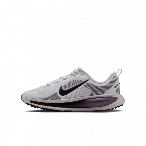 Nike Vomero 18-løbesko til vej til større børn - hvid - HQ2157-155