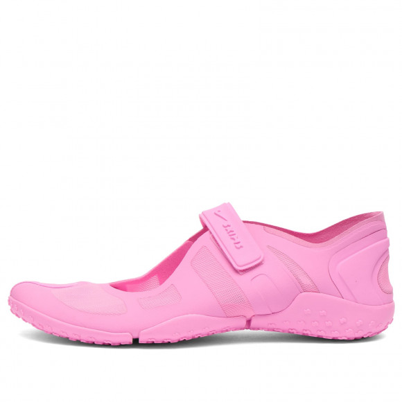 Nike Women's x SKIMS Mesh Rift Sneaker in Psychic Pink - IO7694-600