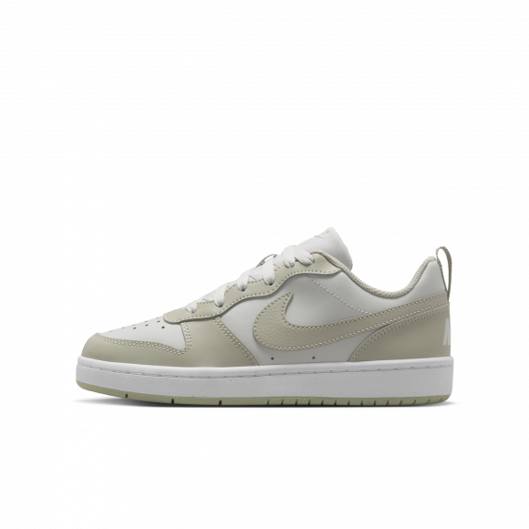 NikeCourt Borough Low-sko til større børn - grå - IQ0807-001