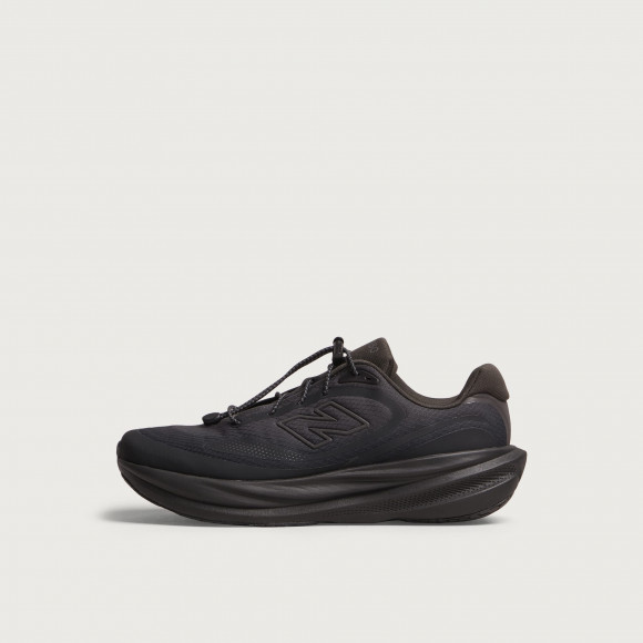 New Balance Men's 1080 v15 Sneaker in Black/Black Cement - M108022G