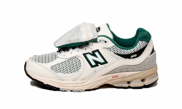 2002R Sneakers White - M2002RVD