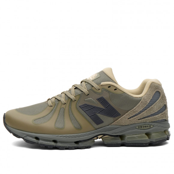 New Balance x Stone Island 1890 Sneaker in Covert Green - U1890ST