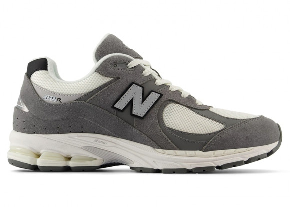 New Balance 2002R Sneaker in Arid Stone - U2002RRD
