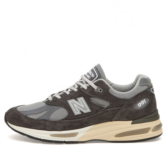 New Balance 991v2 Sneaker in Forged Iron/Alloy/Smoked Pearl - U991RG2