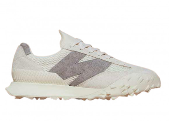 móvil Caprichoso Antagonismo END. x New Balance 'Art of Nothing' XC72 Sneakers in Angora/Natural Gum