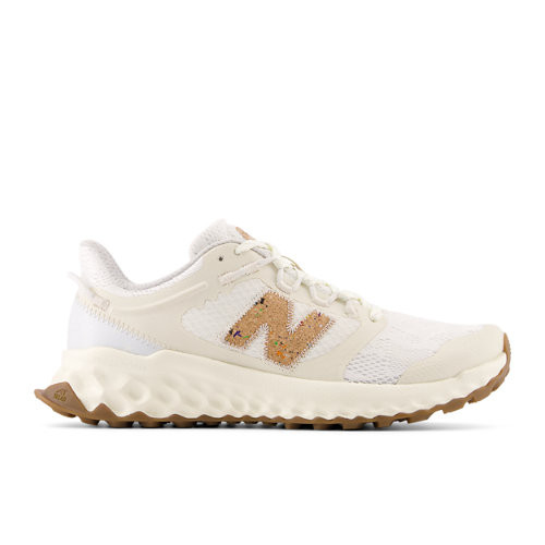 New Balance Women's Fresh Foam Garoé - White/Beige/Brown - WTGAROEU