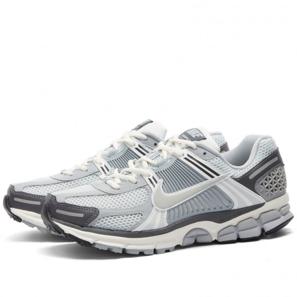 Women's Nike W Zoom Vomero 5 Shoes in Platinum/Silver | Size: UK 8 | Synthetic Leather/Mesh/Rubber | END Clothing - shopify_US_11108980064594