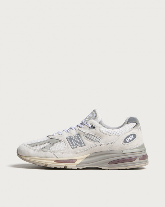 Men's New Balance 991V2 Sneakers in Wind Chime/Brilliant White | Size: UK 4 | Suede/Mesh/Rubber | END Clothing - shopify_US_11141147558226