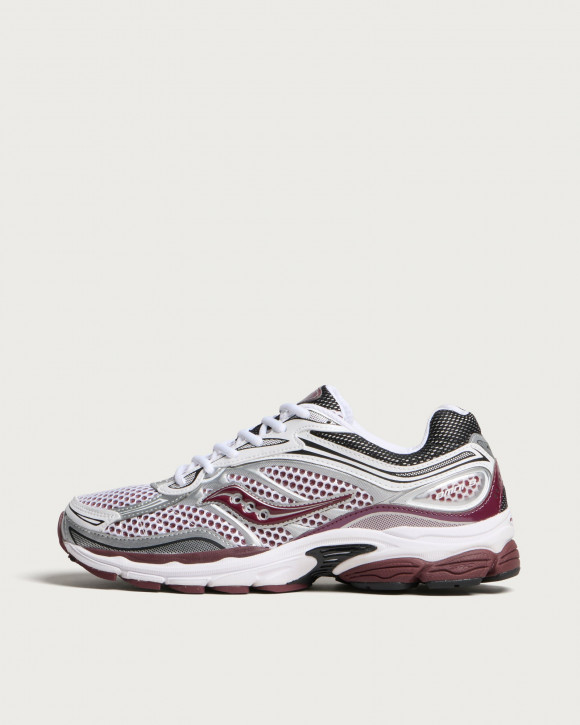 Saucony Progrid Omni 9 Sneakers in White/Maroon | Size: UK 3 | Mesh/Rubber | END Clothing - shopify_US_11141159813458